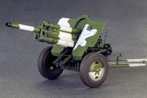 Miniart USV-BR 76-mm Gun Mod 1941 with Limber and Crew 1/35 Scale 35129