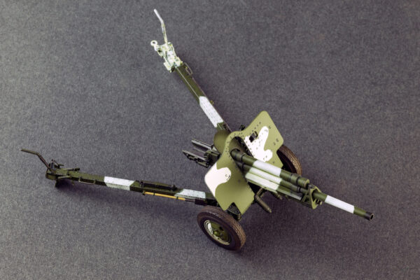 Miniart USV-BR 76-mm Gun Mod 1941 with Limber and Crew 1/35 Scale 35129