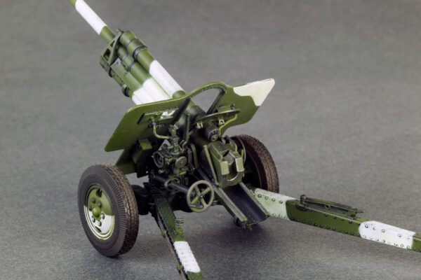 Miniart USV-BR 76-mm Gun Mod 1941 with Limber and Crew 1/35 Scale 35129