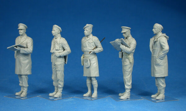 Miniart British Officers 1/35 Scale 35165
