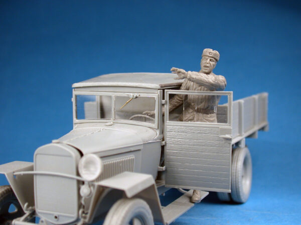 Miniart Red Army Drivers 1/35 Scale 35144