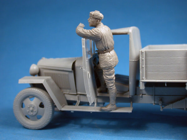 Miniart Red Army Drivers 1/35 Scale 35144
