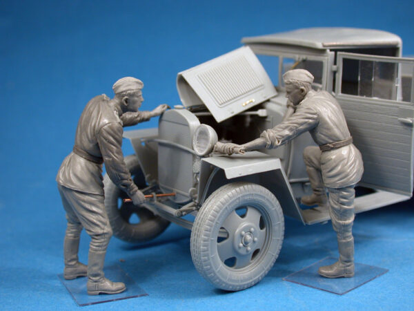 Miniart Red Army Drivers 1/35 Scale 35144