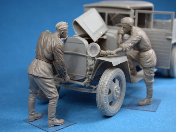 Miniart Red Army Drivers 1/35 Scale 35144