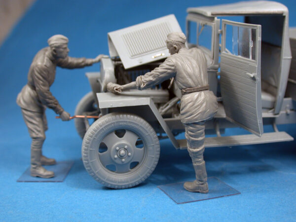 Miniart Red Army Drivers 1/35 Scale 35144