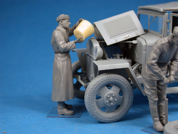 Miniart Red Army Drivers 1/35 Scale 35144