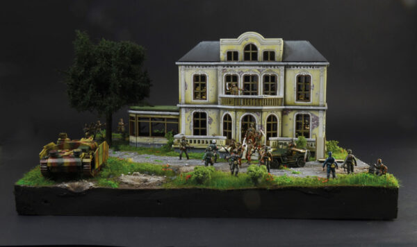 Italeri 1944 Market Garden Hartenstein Hotel Battle Set 1/72 Scale 9107
