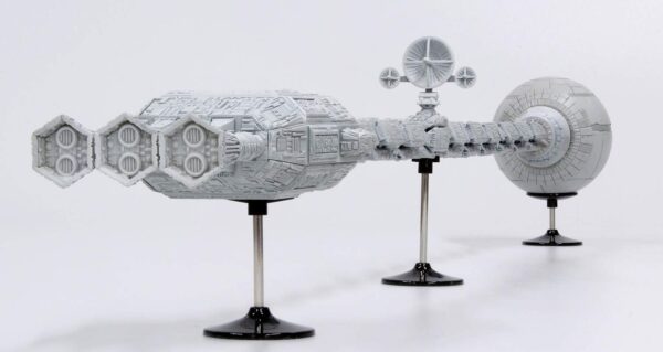 Moebius Models 2001 Space Odyssey Discovery XD-1 1/350 Scale 2001-8