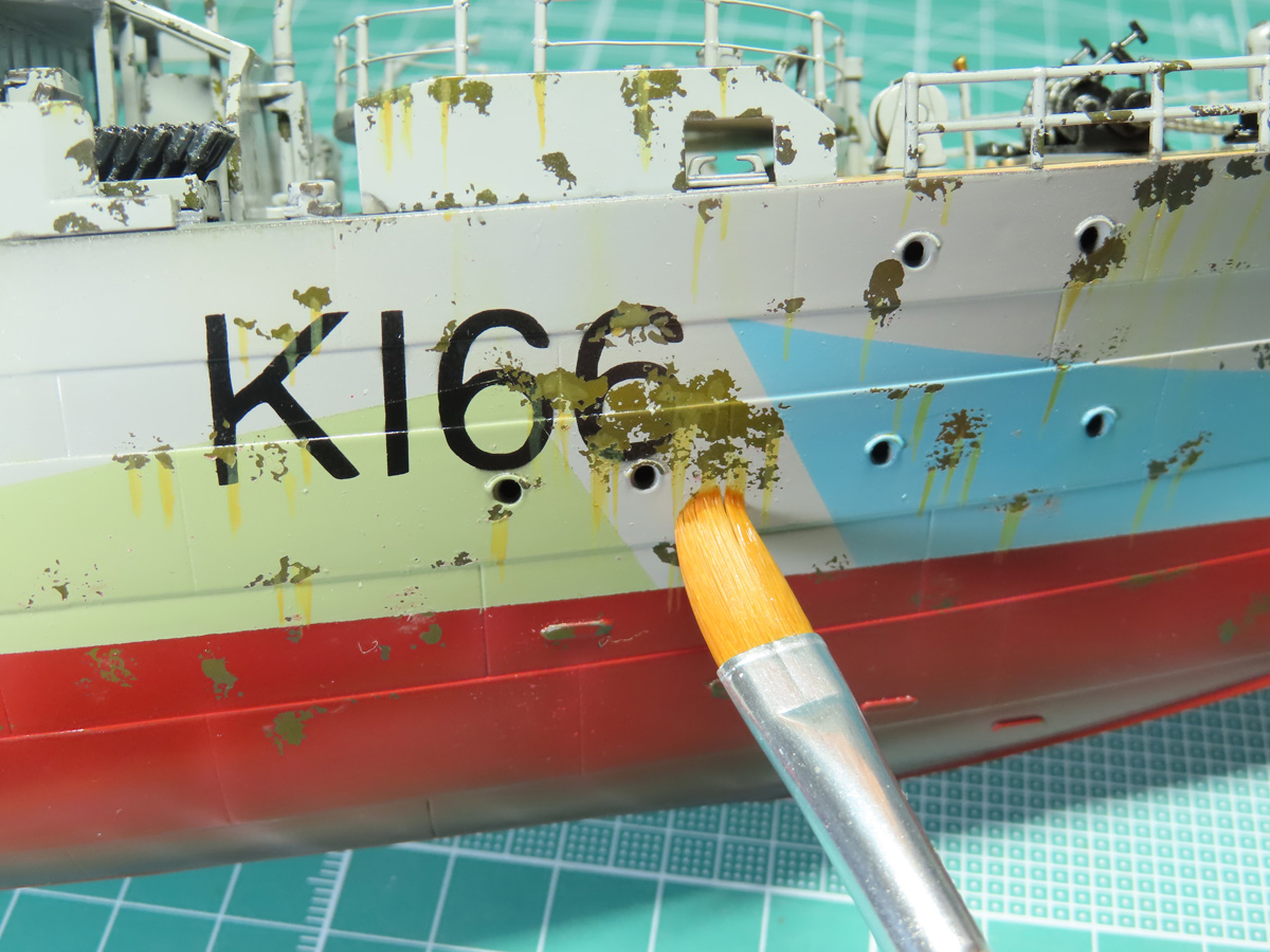 Using AK Interactive AKI 579 Brush