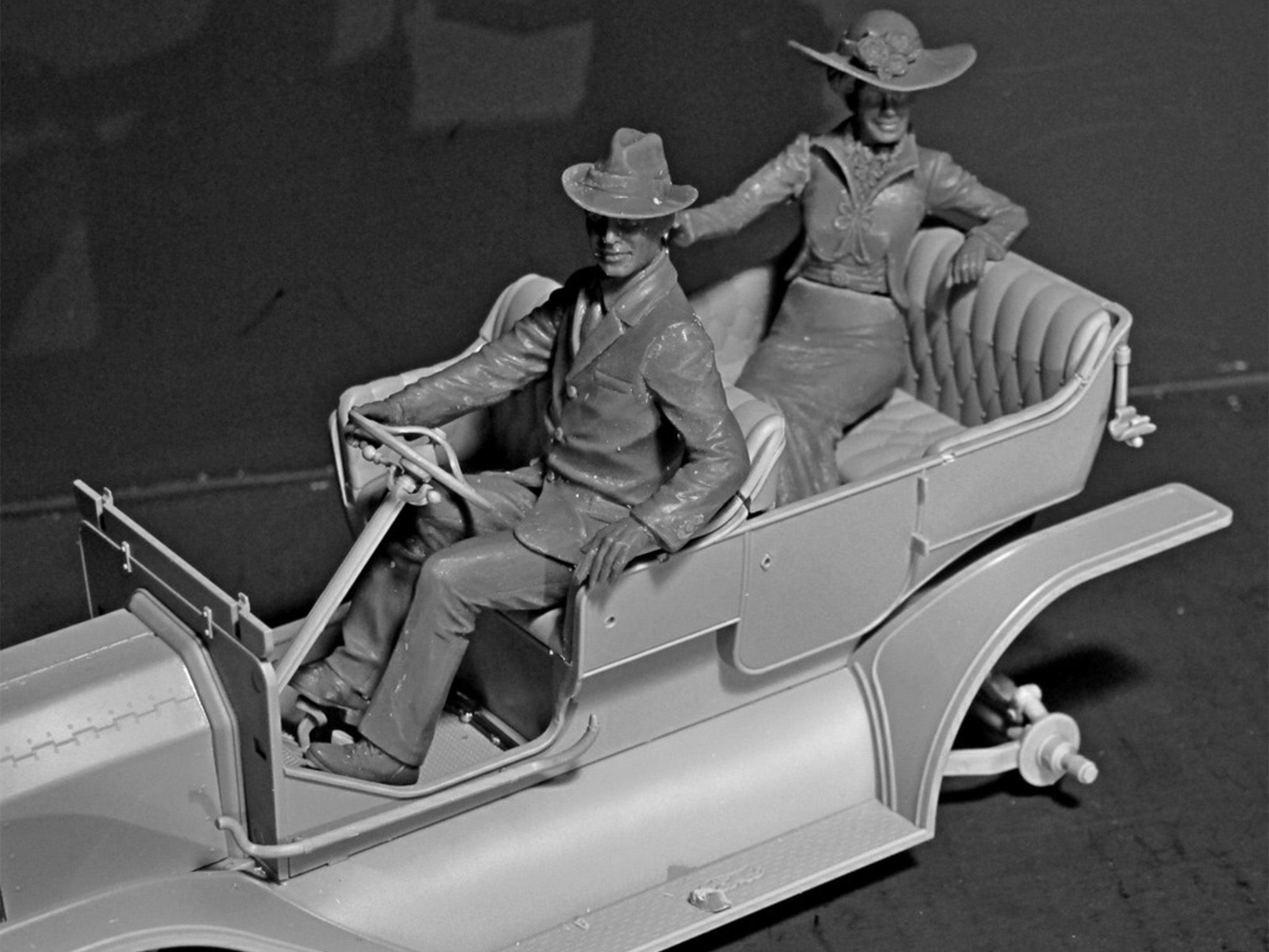 ICM American Motorists 1910s with male and female Figures 1/24 Scale 24013
