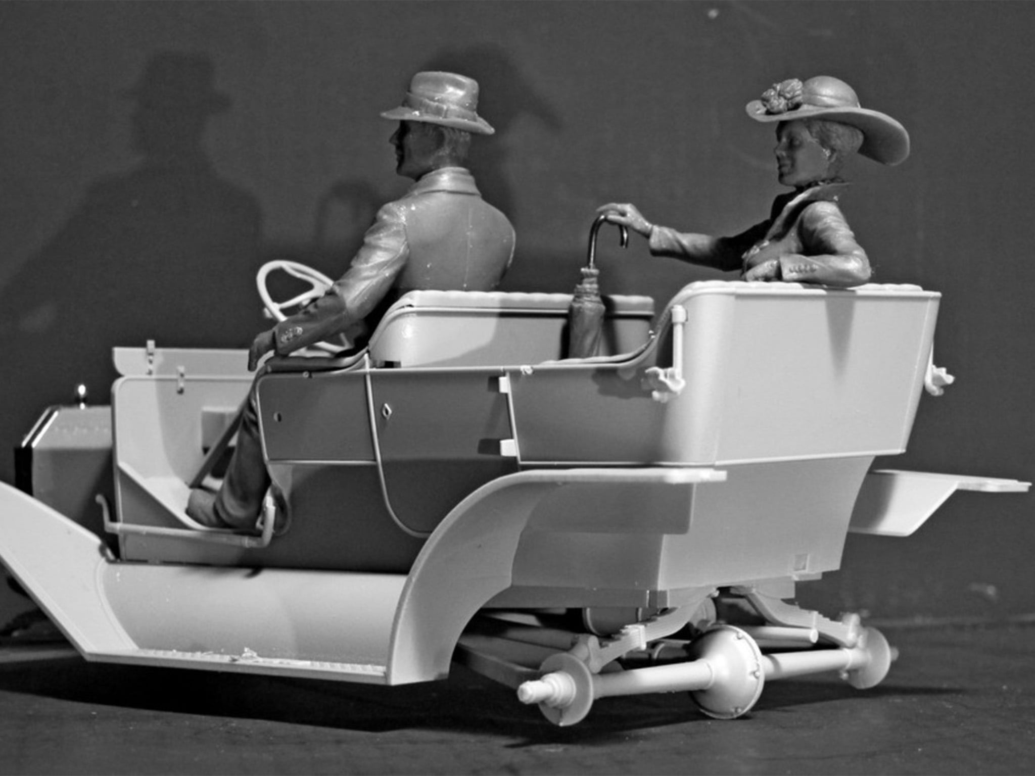 ICM American Motorists 1910s with male and female Figures 1/24 Scale 24013