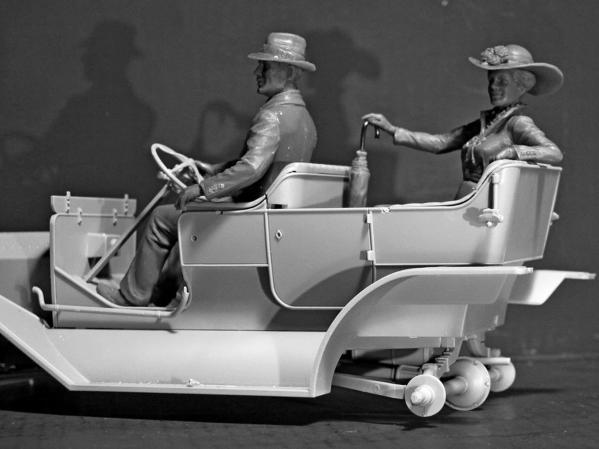 ICM American Motorists 1910s with male and female Figures 1/24 Scale 24013