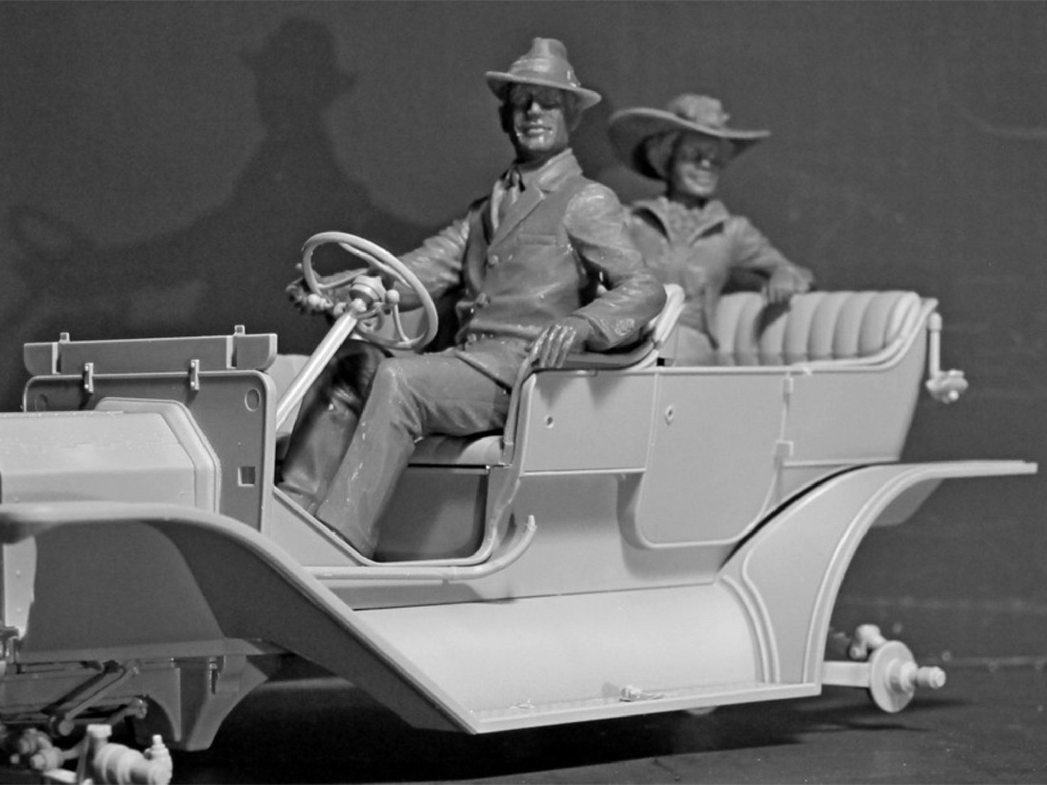 ICM American Motorists 1910s with male and female Figures 1/24 Scale 24013