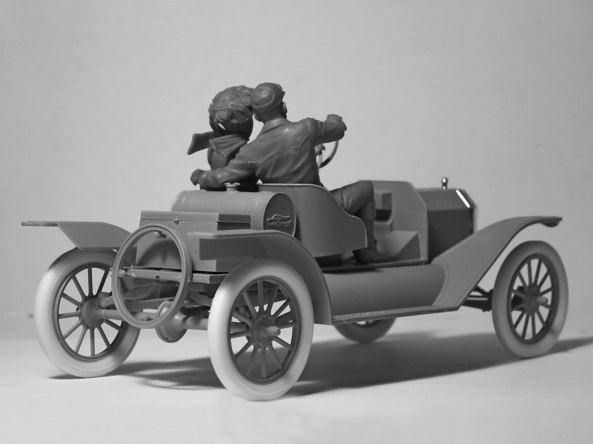 ICM American Sport Car Drivers 1910s with male and female Figures 1/24 Scale 24014