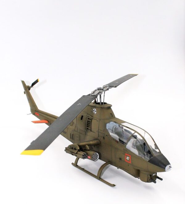 ICM AH-1G Cobra Early Production US Attack Helicopter 1/32 Scale 32060
