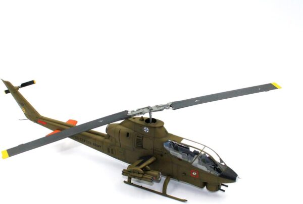 ICM AH-1G Cobra Early Production US Attack Helicopter 1/32 Scale 32060