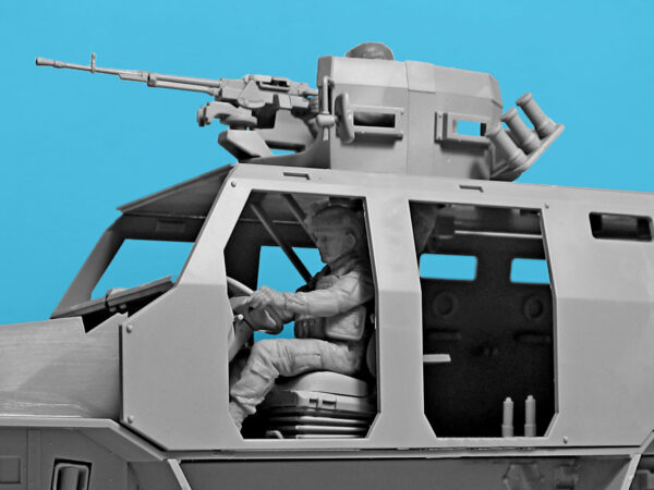 ICM Before the assault Eastern Ukraine 2022 Kozak-2 special forces Soldiers female drone operators driver shooter" 1/35 Scale DS3521