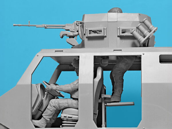 ICM Before the assault Eastern Ukraine 2022 Kozak-2 special forces Soldiers female drone operators driver shooter" 1/35 Scale DS3521