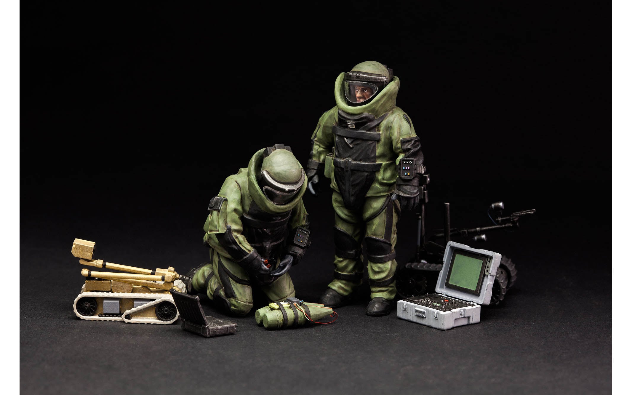 Meng US Explosive Ordnance Disposal Specialists and Robots 1/35 Scale HS-003