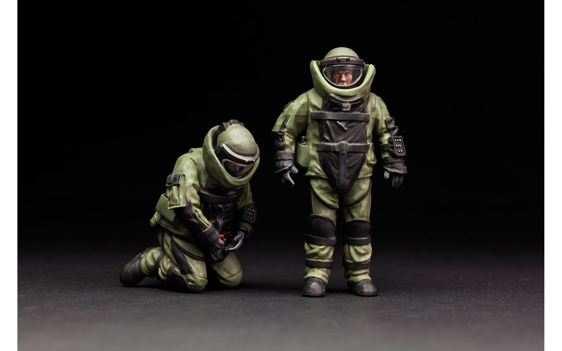 Meng US Explosive Ordnance Disposal Specialists and Robots 1/35 Scale HS-003