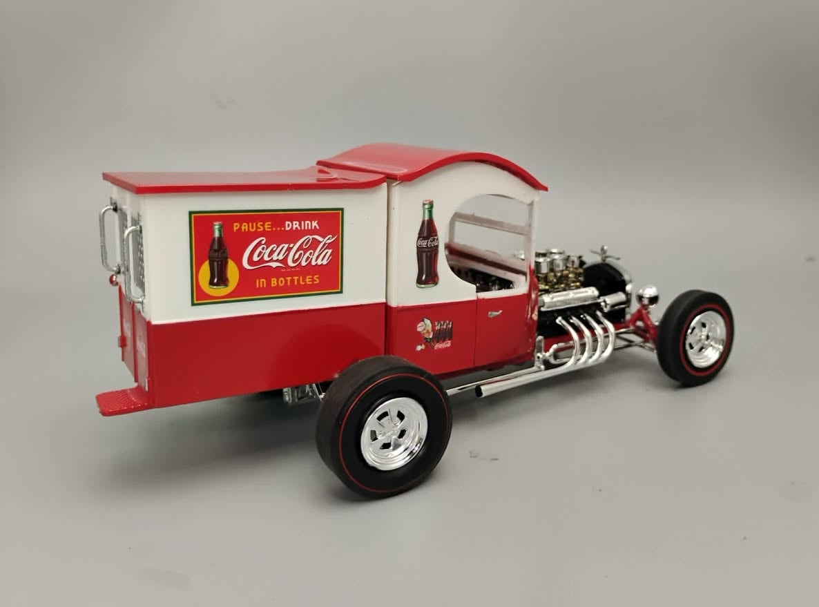 AMT 1925 Ford Model T Panel with Coca-Cola Collector Tin 1/25 Scale 1523 Rear View