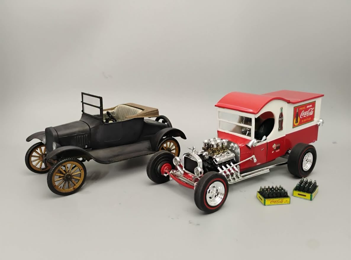 AMT 1925 Ford Model T Panel with Coca-Cola Collector Tin 1/25 Scale 1523 Two Kits