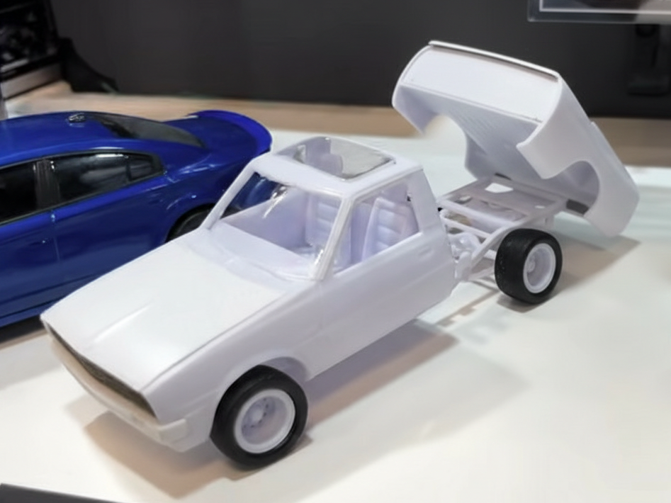 AMT 1982 Mitsubishi L200 Minitruck 1/25 Scale 1569