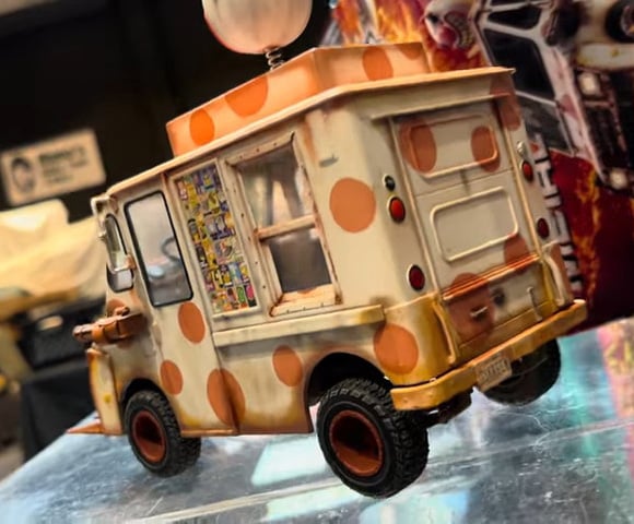 AMT Twisted Metal Sweet Tooth Ice Cream Van 1/25 Scale 1567 Rear View