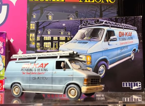 MPC 1986 Dodge Ram Van Home Alone 1/25 Scale MPC1032 Completed Model