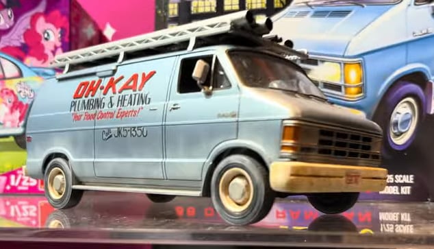 MPC 1986 Dodge Ram Van Home Alone 1/25 Scale MPC1032 Side View