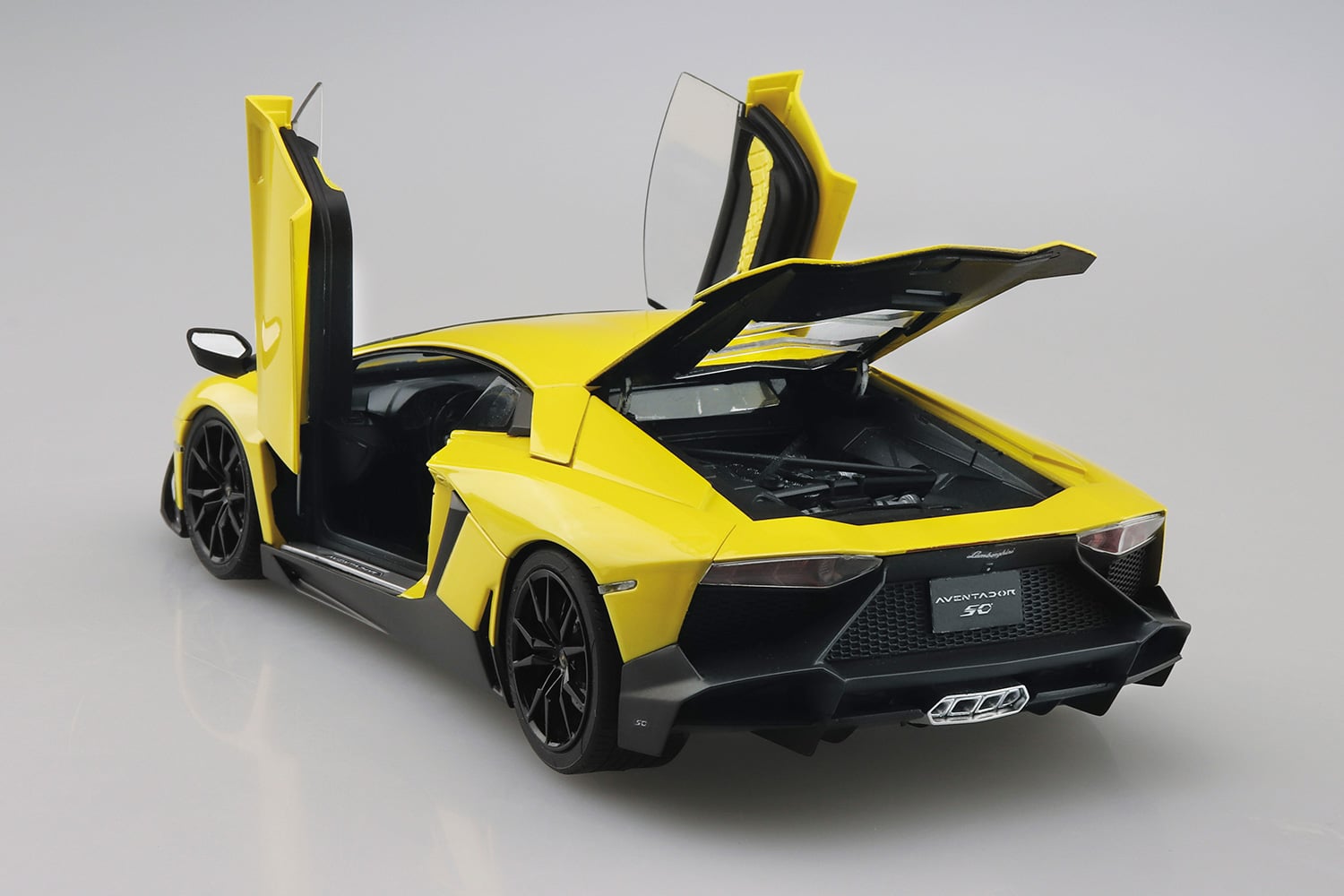 Aoshima Lamborghini Aventador 50th Anniversario 1/24 Scale 20544 Doors Open