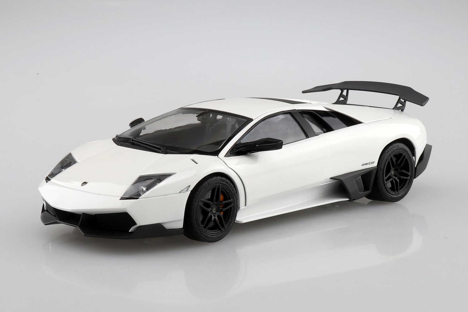 Aoshima Lamborghini Murcielago LP670-4 SV 1/24 Scale 20553