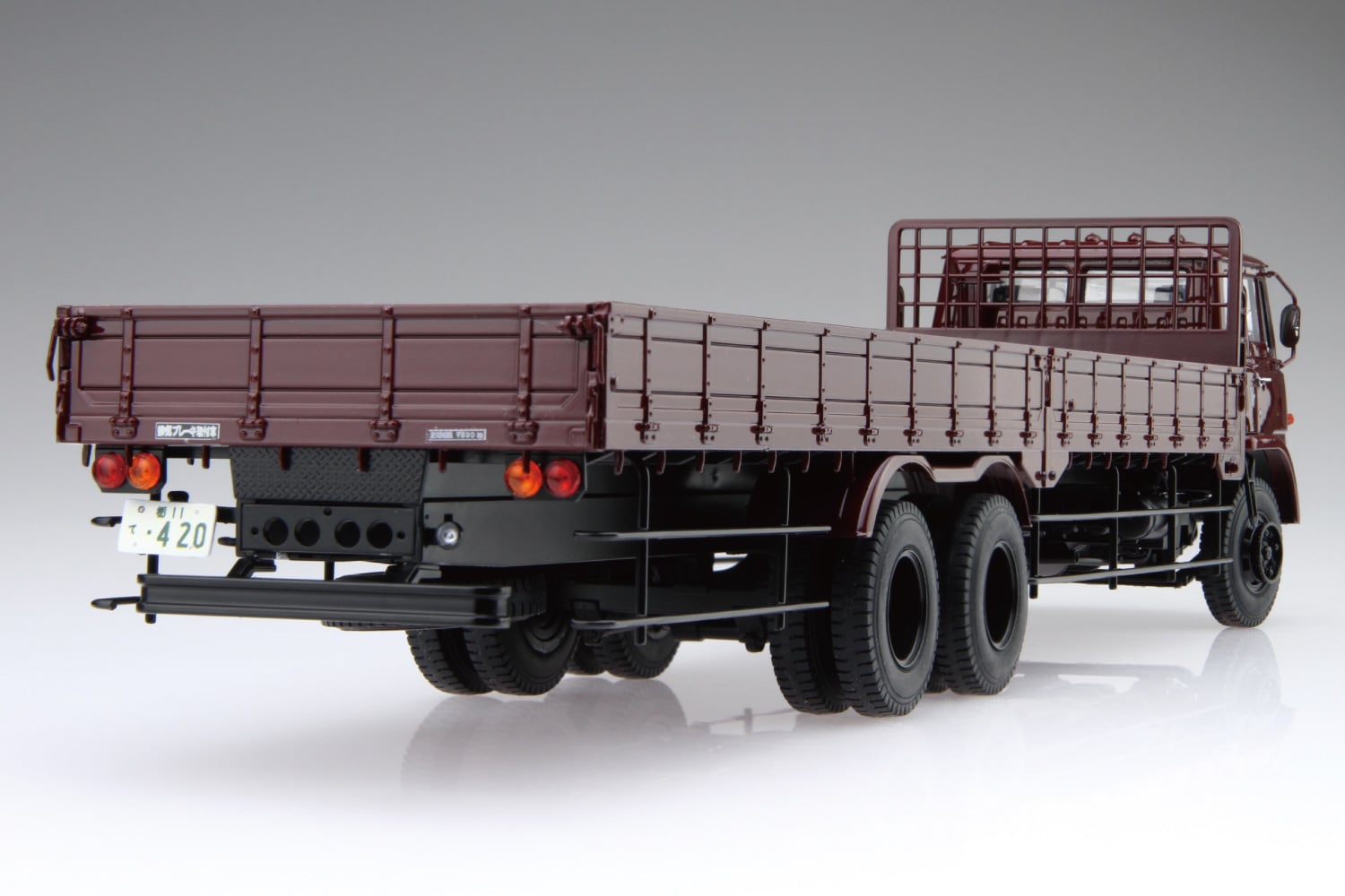 Aoshima Mitsubishi Fuso T951 Late Model Flat Body Truck 1/32 Scale 20617 rear View