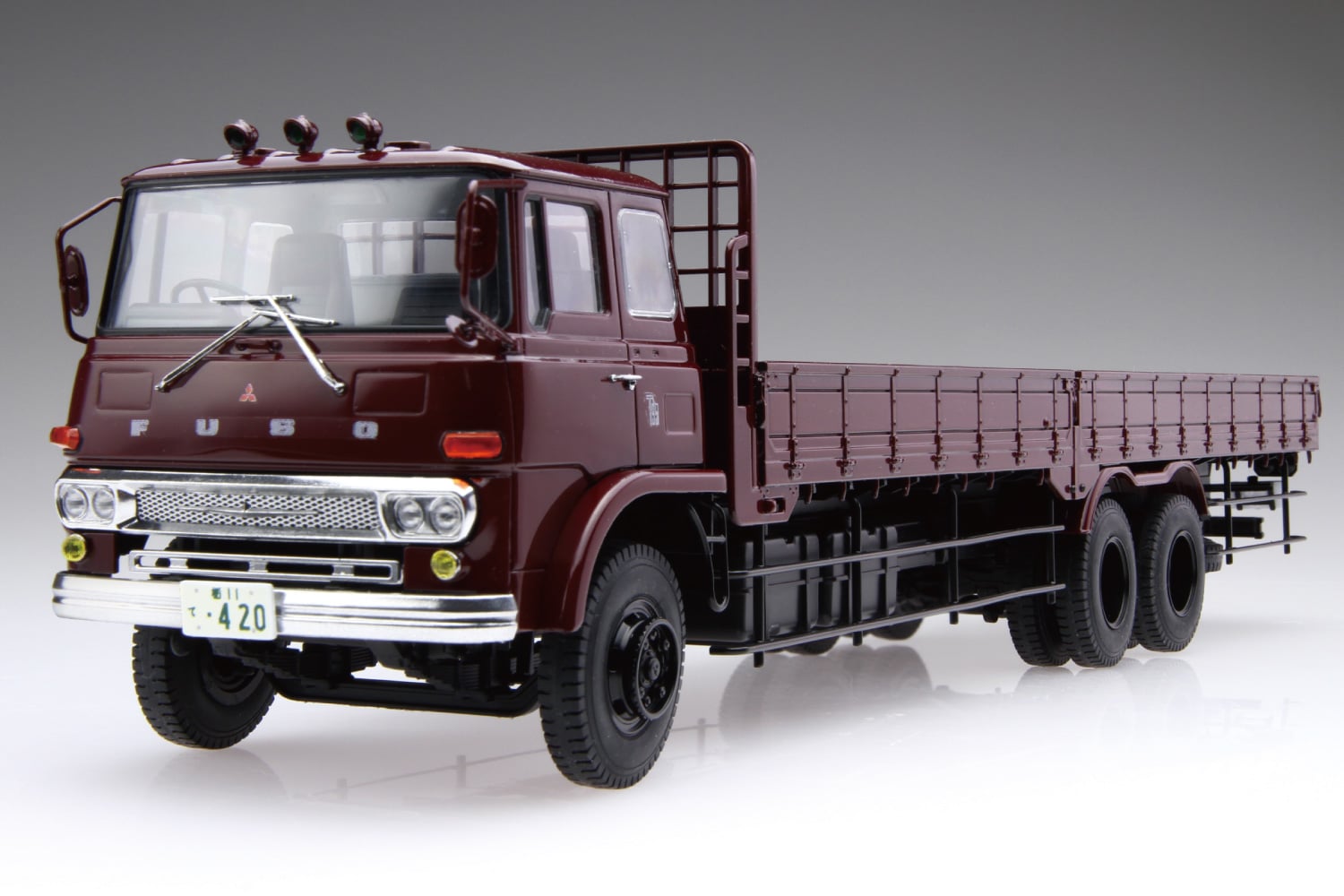 Aoshima Mitsubishi Fuso T951 Late Model Flat Body Truck 1/32 Scale 20617