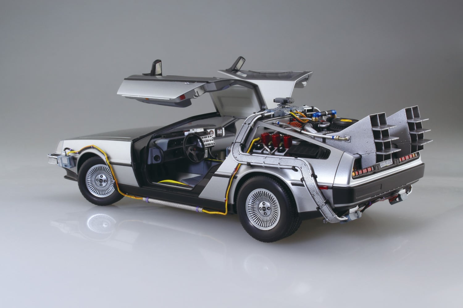 Aoshima Time Machine from Back to the Future Part I with Marty Mcfly Figure 1/24 Scale 20594 Doors Open