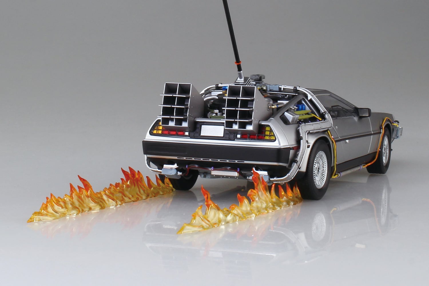 Aoshima Time Machine from Back to the Future Part I with Marty Mcfly Figure 1/24 Scale 20594 Flames