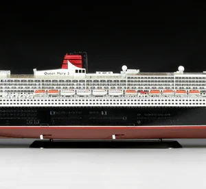 Revell Germany Queen Mary 2 1/400 Scale 05223