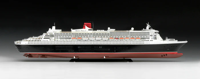 Revell Germany Queen Mary 2 1/400 Scale 05223