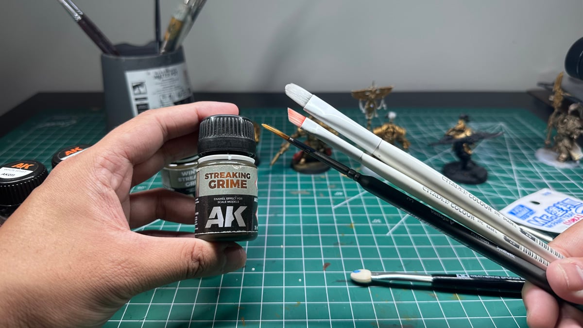 AK Interactive Applying Streaking Grime