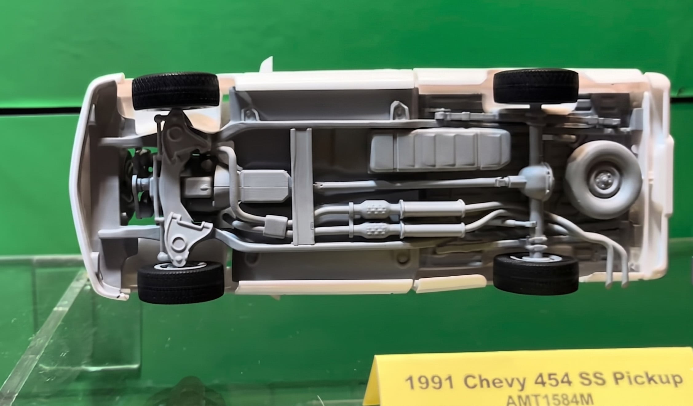 AMT 1991 Chevy 454 SS Pickup 1584 Underside